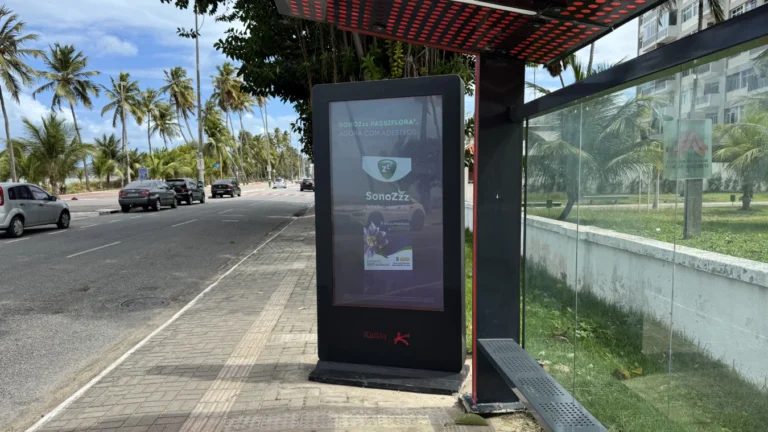 Mobiliário urbano: pontos de ônibus como mídia OOH